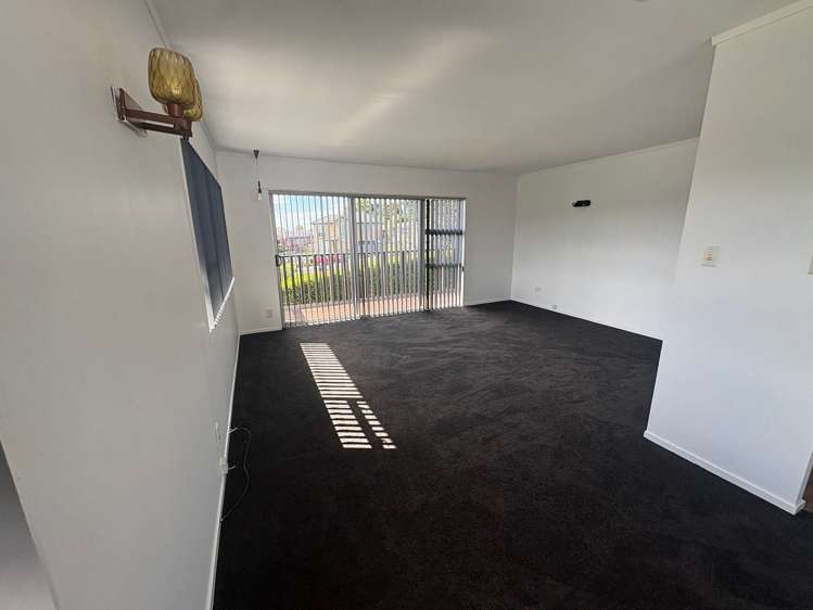 1/361 Wairau Road Totara Vale_1