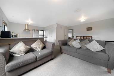2/191 Don Buck Road_3
