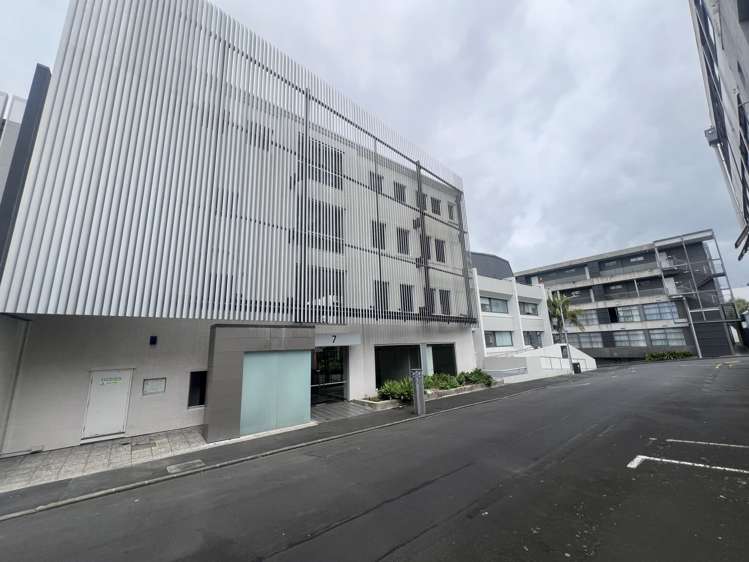 Level 2/7 Falcon Street_0