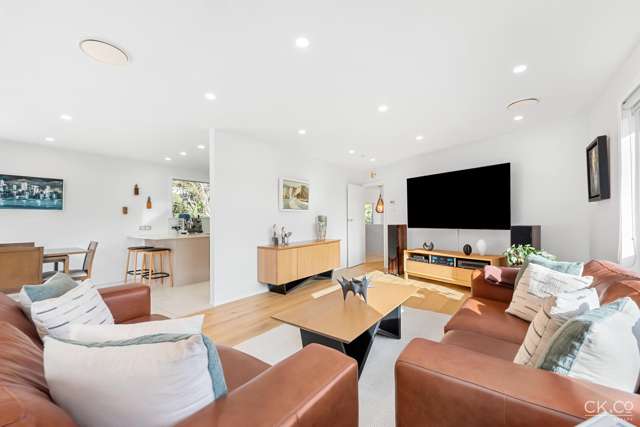 212 Whites Line East Waiwhetu_4