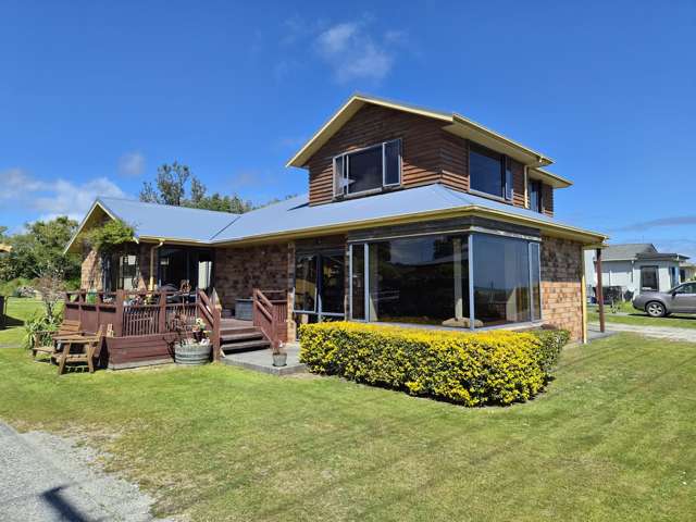 Family living with sea views