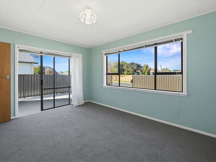 1204 Norfolk Crescent Mayfair_12