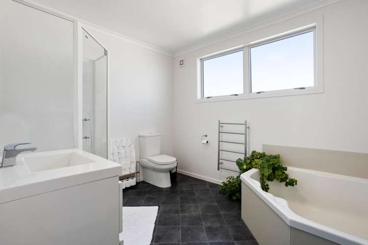 29 Chiefs Court Hamilton East_14