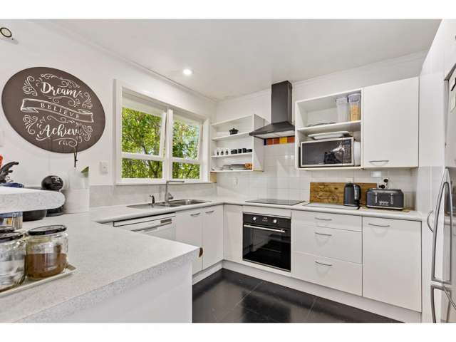 77 Royal Road Massey_4