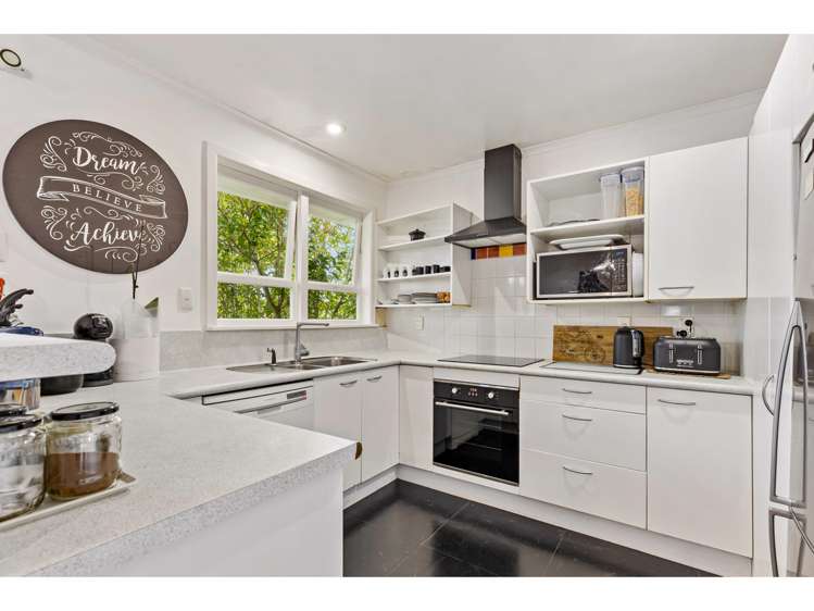 77 Royal Road Massey_4