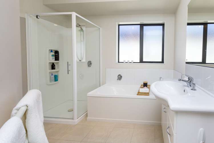 50 King Charles Drive Kingsley Heights_11