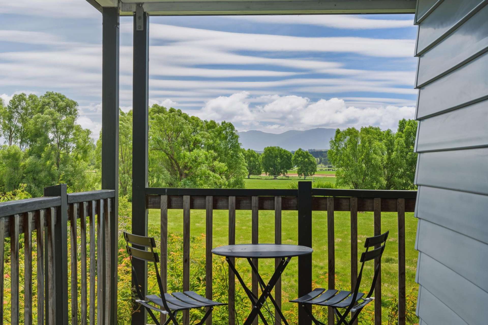 1692b Cust Road Cust_0