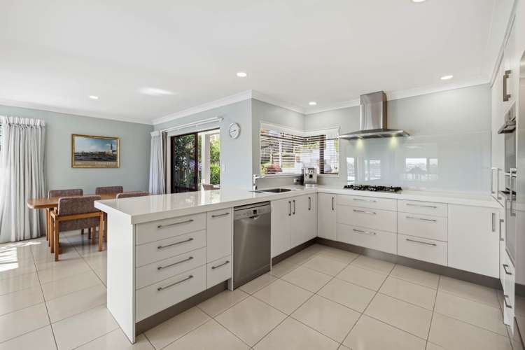 6 Village Way Welcome Bay_8