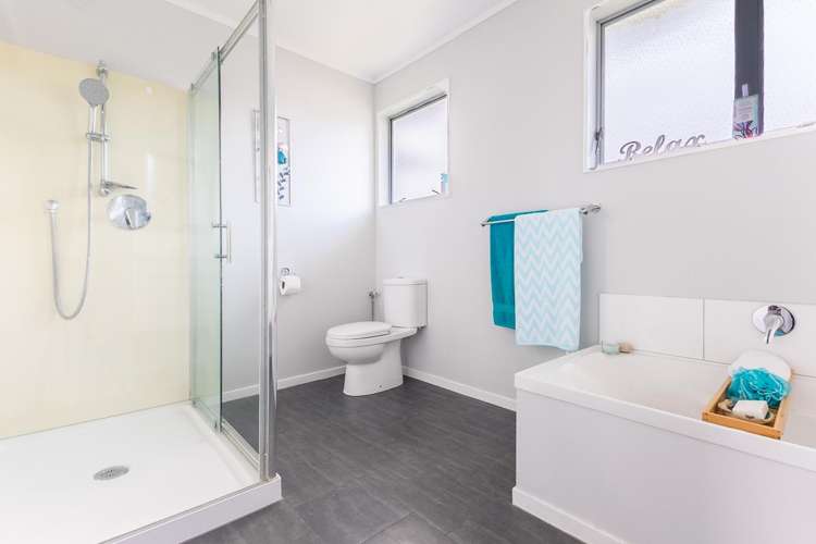 2 Robert McKeen Street Otaki Beach_15