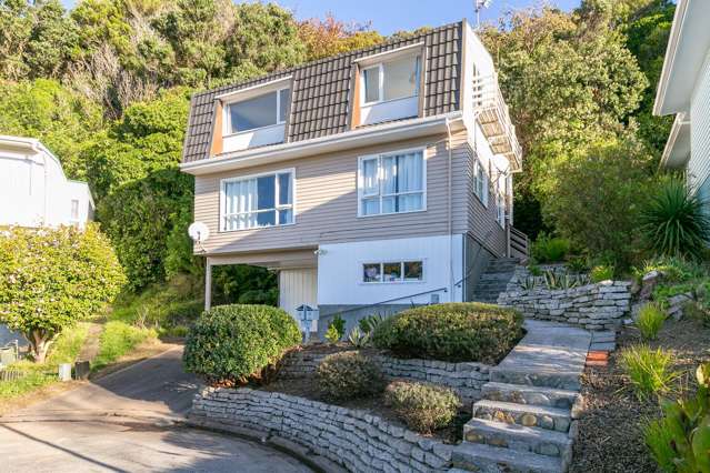 AFFORDABLE WITH SUN & VIEWS IN KARORI