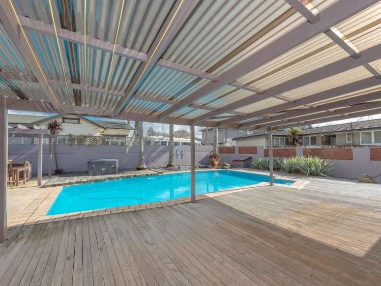 735 River Road Chartwell_22