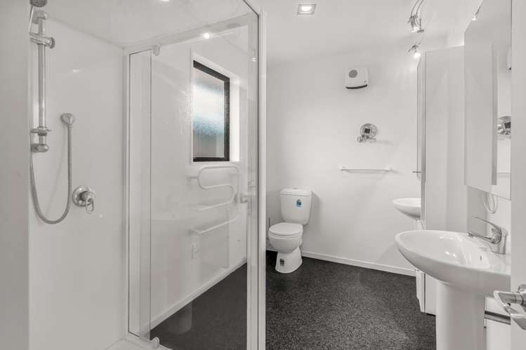 8 Parkdale Close Allenton_16