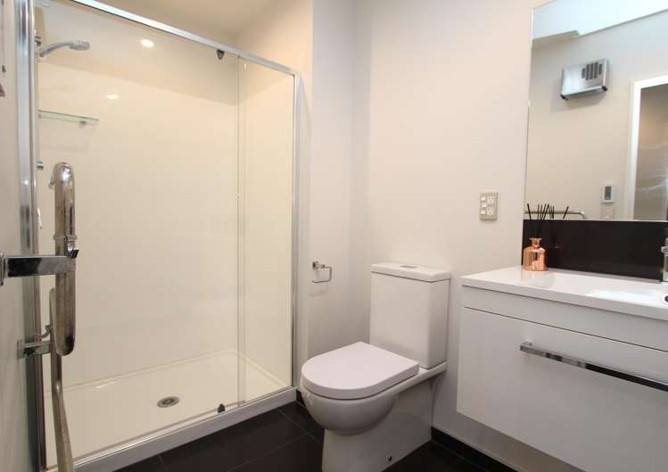 77 Faringdon Boulevard Rolleston_10