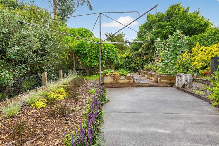 20 Colmar Road Mellons Bay_31