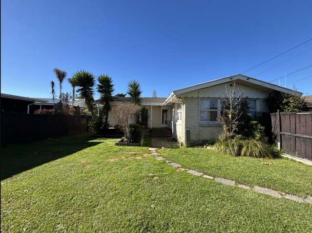 Three Bedrooms on River Road, Chartwell
