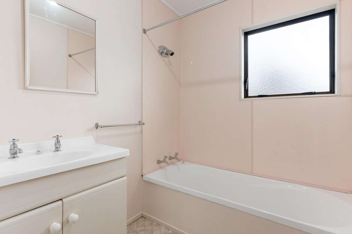 2/80 Kenderdine Road_4