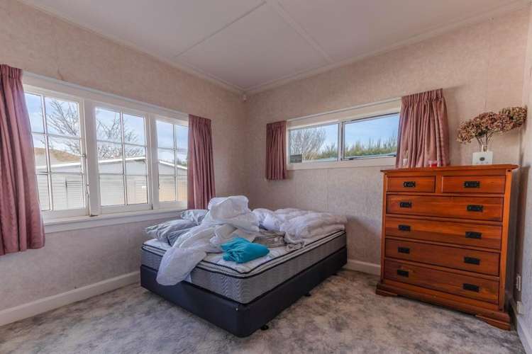 2a Riverbank Road_11