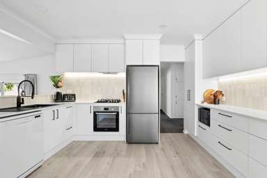 3 Churchill Place_4