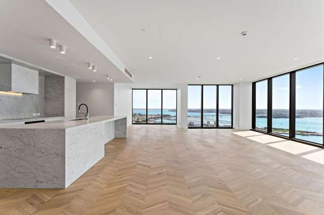 Sky-High Luxury with Harbour Views