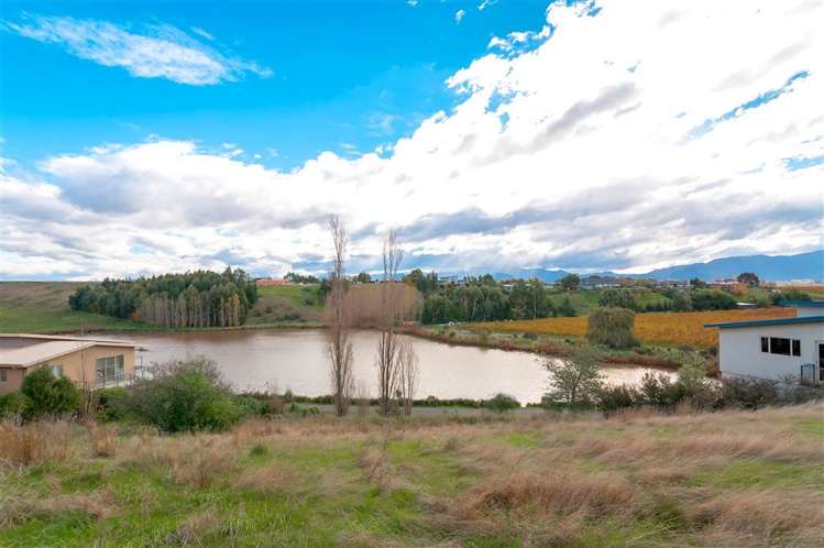 14 Lake View Place Fairhall_5