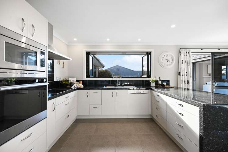 6 Compton Grove Huntington_7