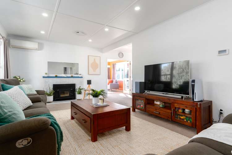 33 Lynda Avenue Paparangi_2