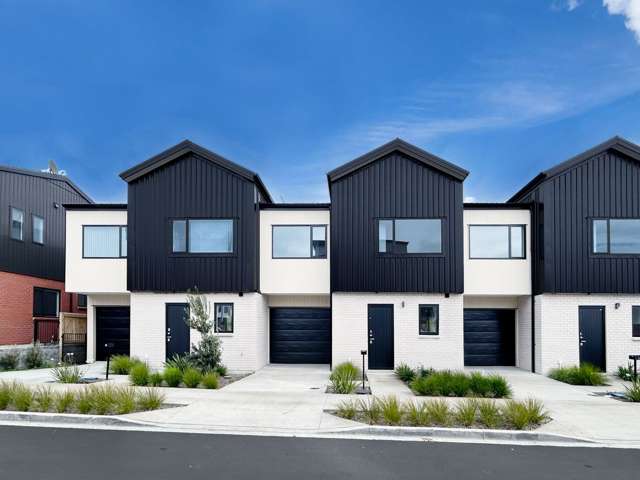Family Living by the Park+2 Carparks