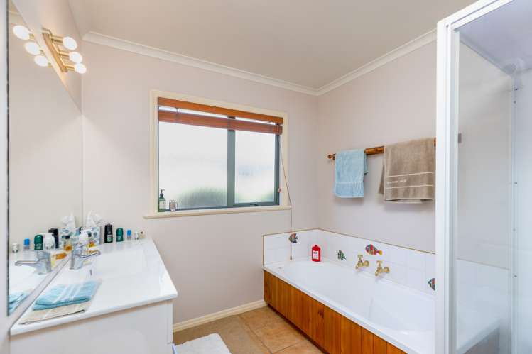 48 Olympus Way Richmond_11