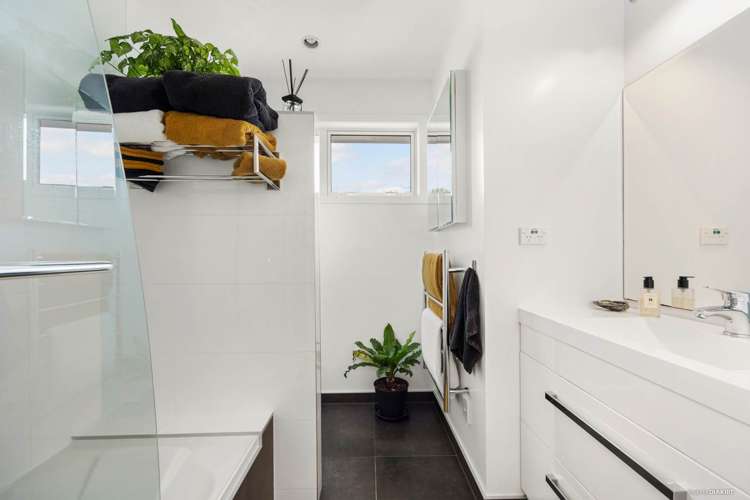 3 Realm Place Massey_18