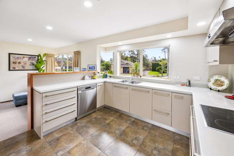 12 Woodfern Crescent Titirangi_8