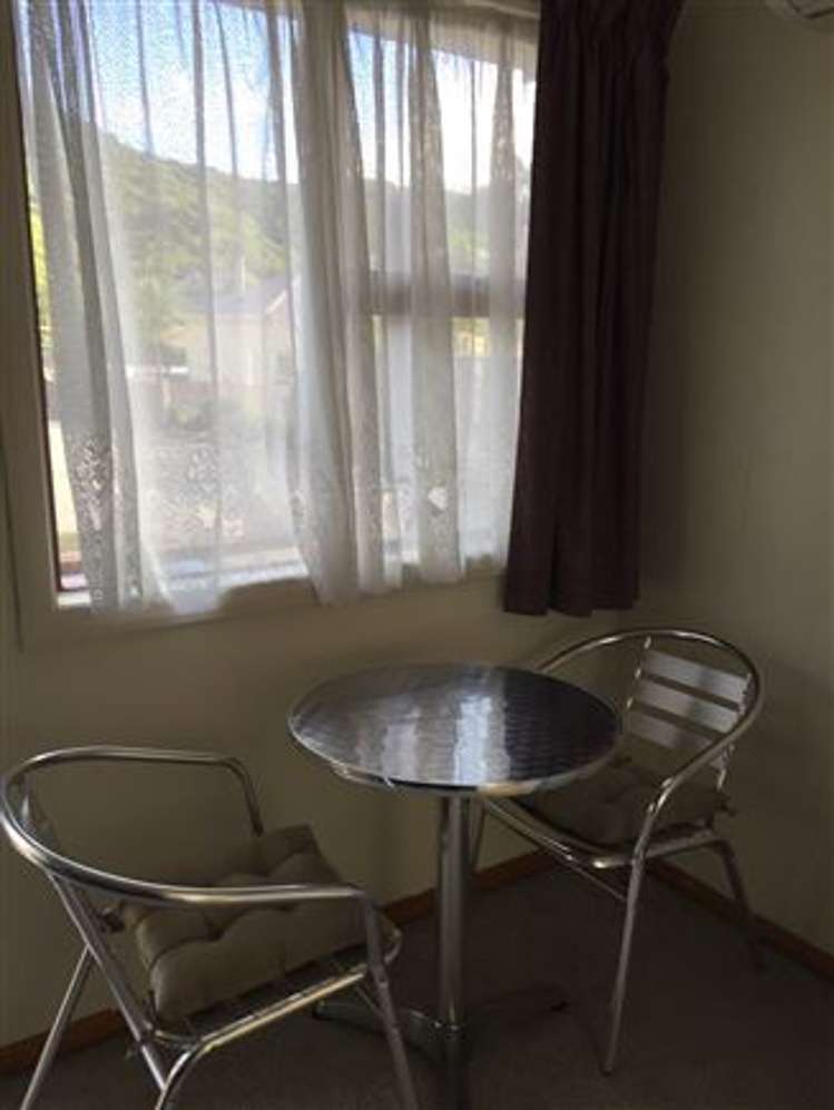 1/93 Waikawa Road Picton_5