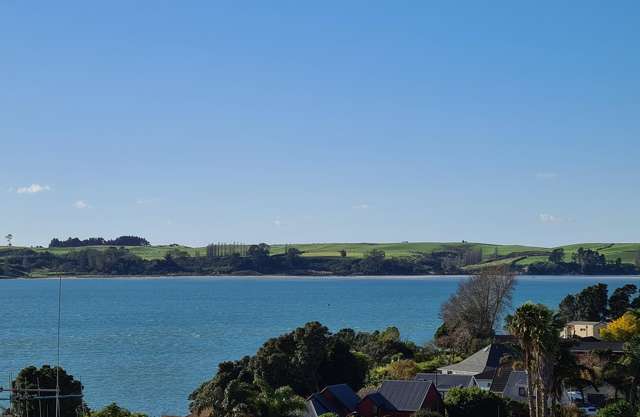Stylish, Sea-View Living. Move-In Ready!