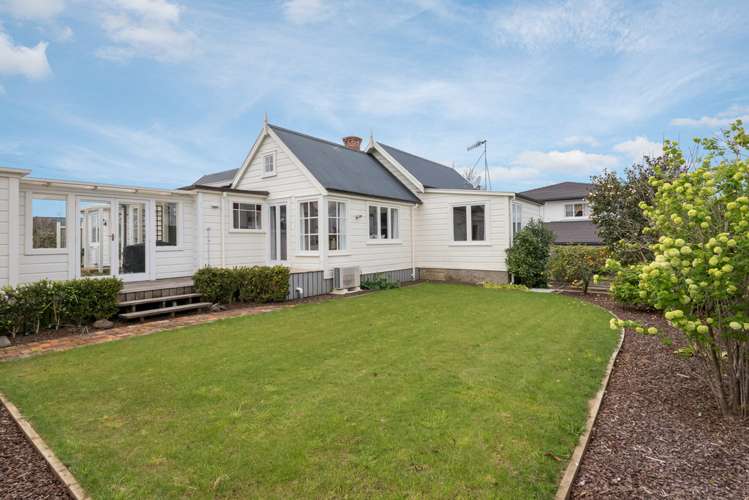 61 Beach Road Mellons Bay_18