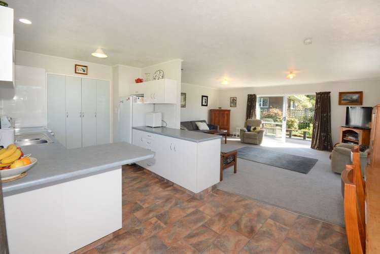16 Kennard Crescent Karitane_7