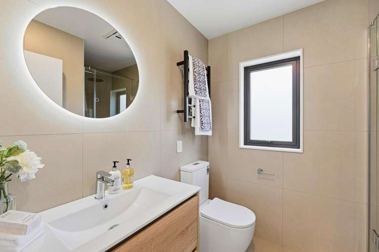 7/137 Moore Street Hillcrest_11