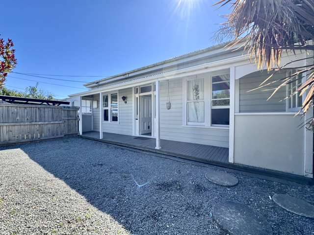 Modern and Convenient Family Living in Seaview