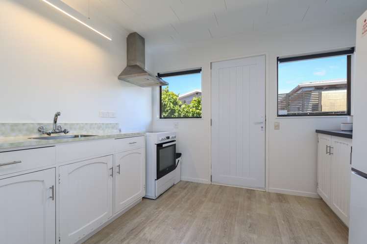 2/7 Jellicoe Avenue Stoke_8