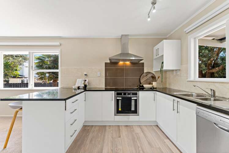 24 Mackenzie Street Te Atatu South_8