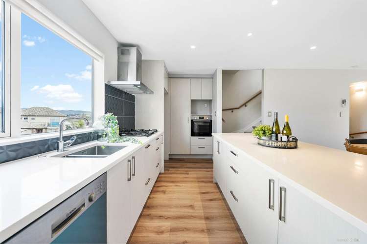 87 Bordeaux Parade Te Atatu South_3