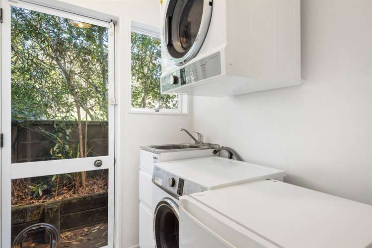 2/30 Bond Crescent Forrest Hill_14