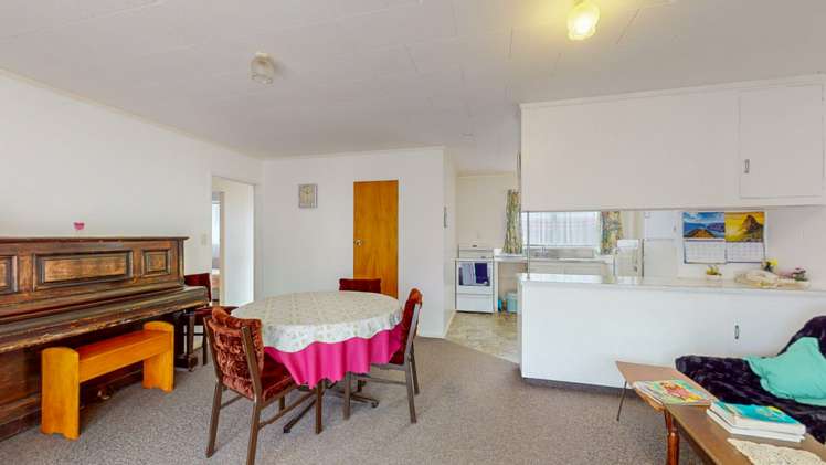 6c Washington Square Paeroa_5