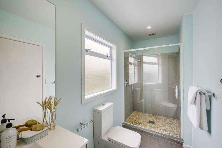 2/8 Meeanee Quay Westshore_13