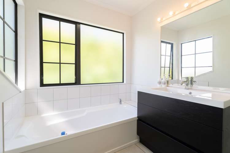 53 Amesbury Drive Churton Park_20