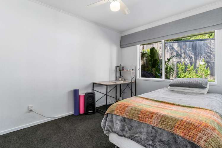 1B De Val Drive Titirangi_4