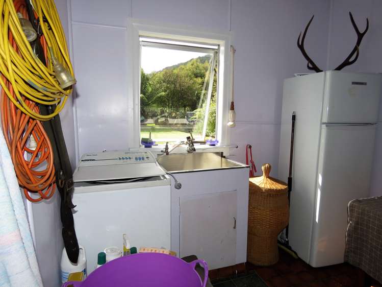 17 River Road Hector_17