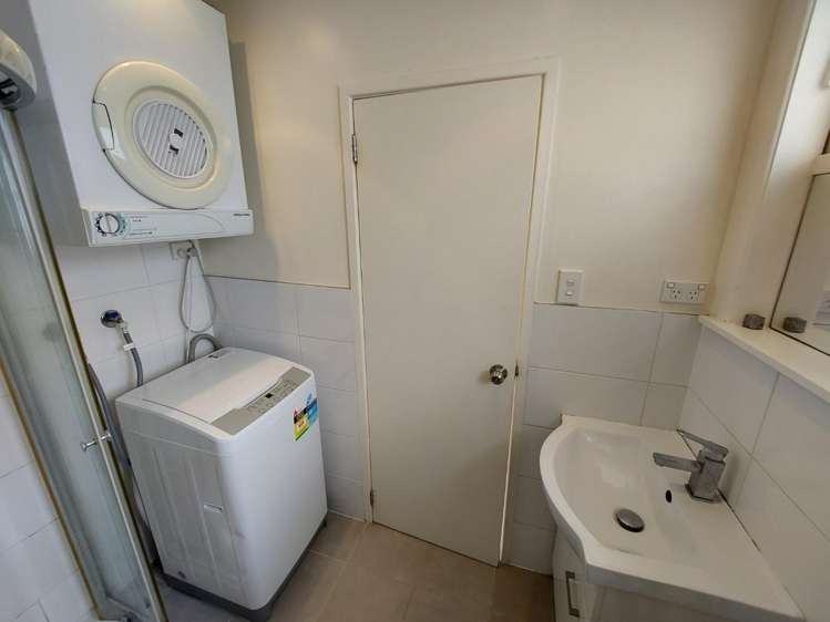 2/70 Hogans Road Glenfield_7