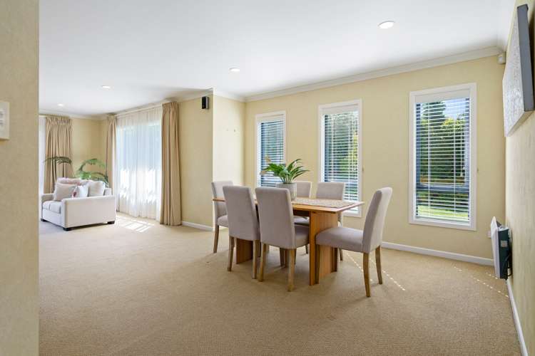 200 The Oaks Drive Leamington_7