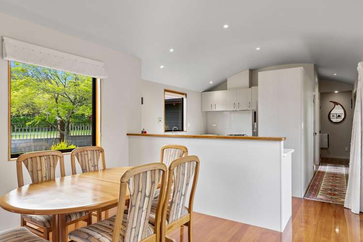 51 Chesham Avenue Waipahihi_10