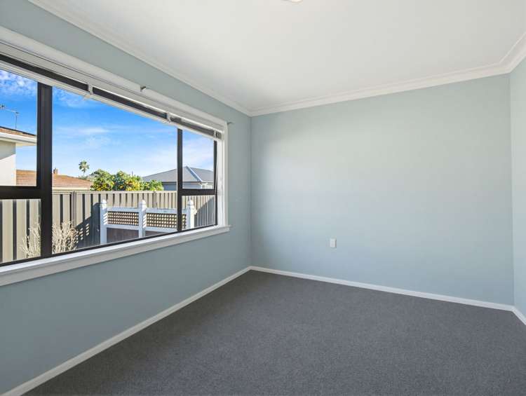 1204 Norfolk Crescent Mayfair_7