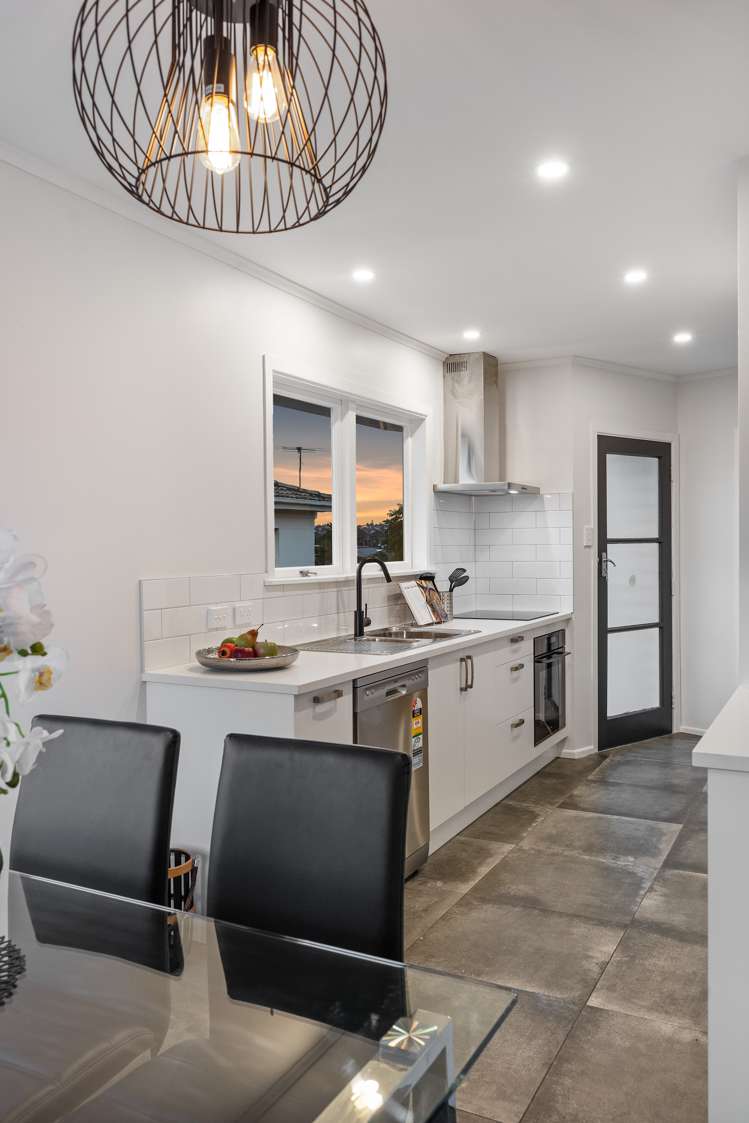 11 Queen Mary Avenue New Lynn_34